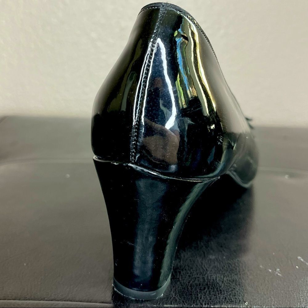 Salvatore Ferragamo Women’s Heel With Bow Shiny Black Patent Leather Size: 8.5‌ - Picture 9 of 15